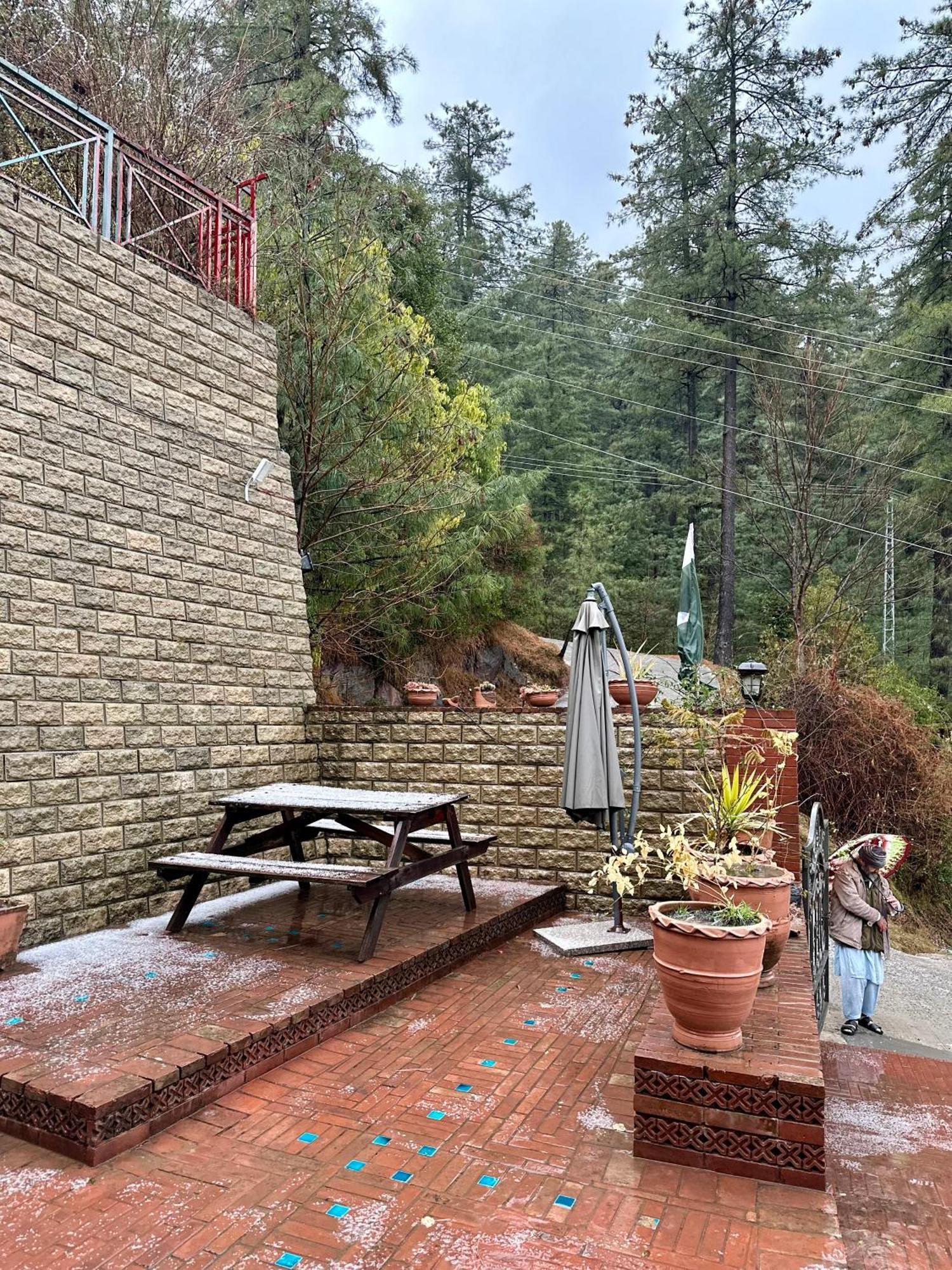 Sarah'S Lodge Murree Exterior foto