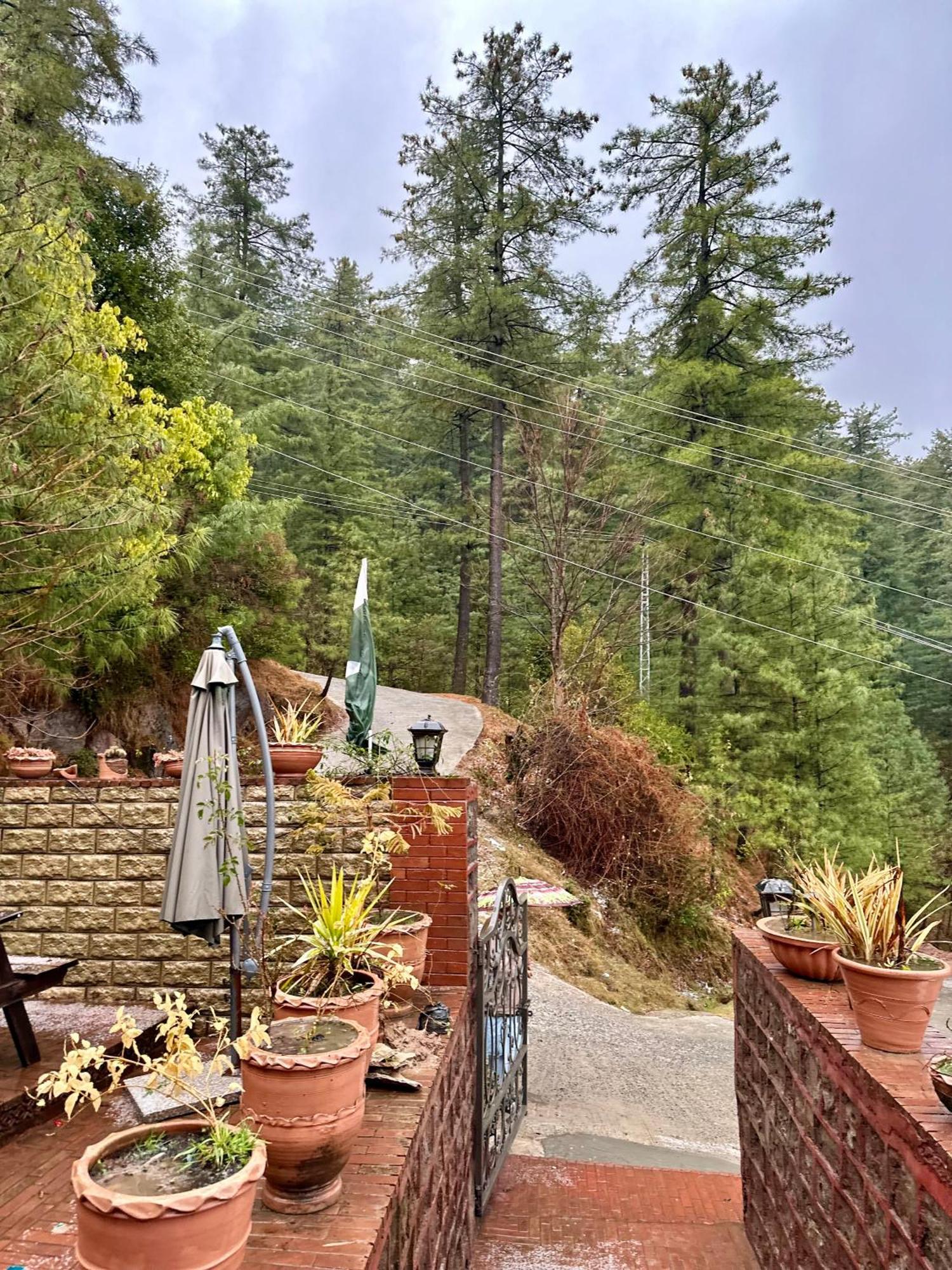 Sarah'S Lodge Murree Exterior foto