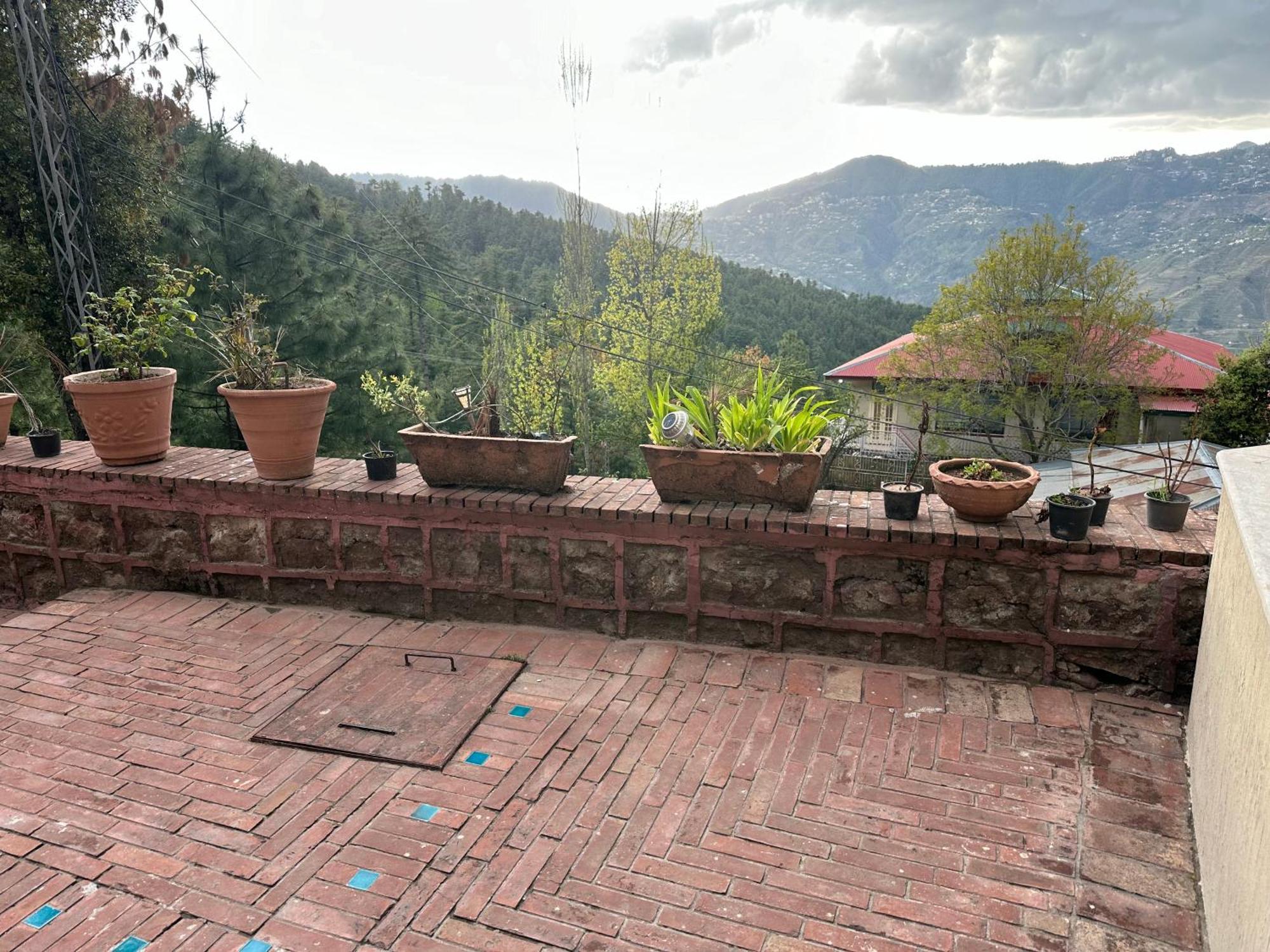Sarah'S Lodge Murree Exterior foto