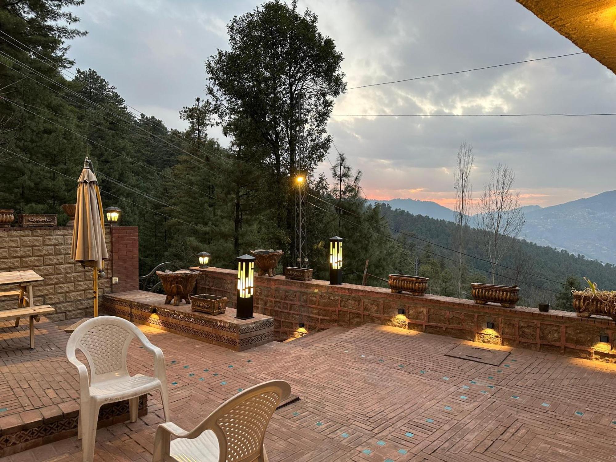 Sarah'S Lodge Murree Exterior foto
