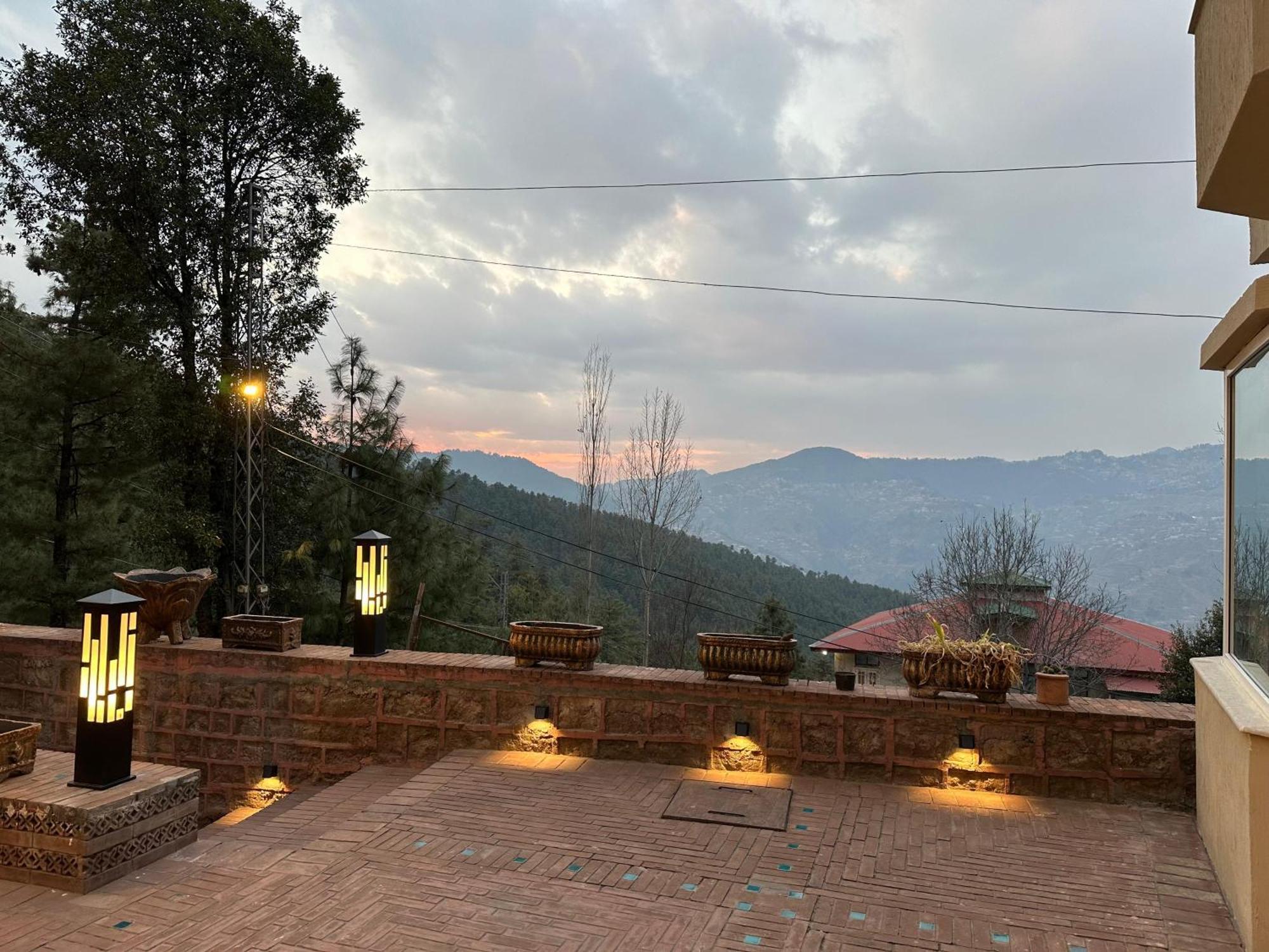 Sarah'S Lodge Murree Exterior foto