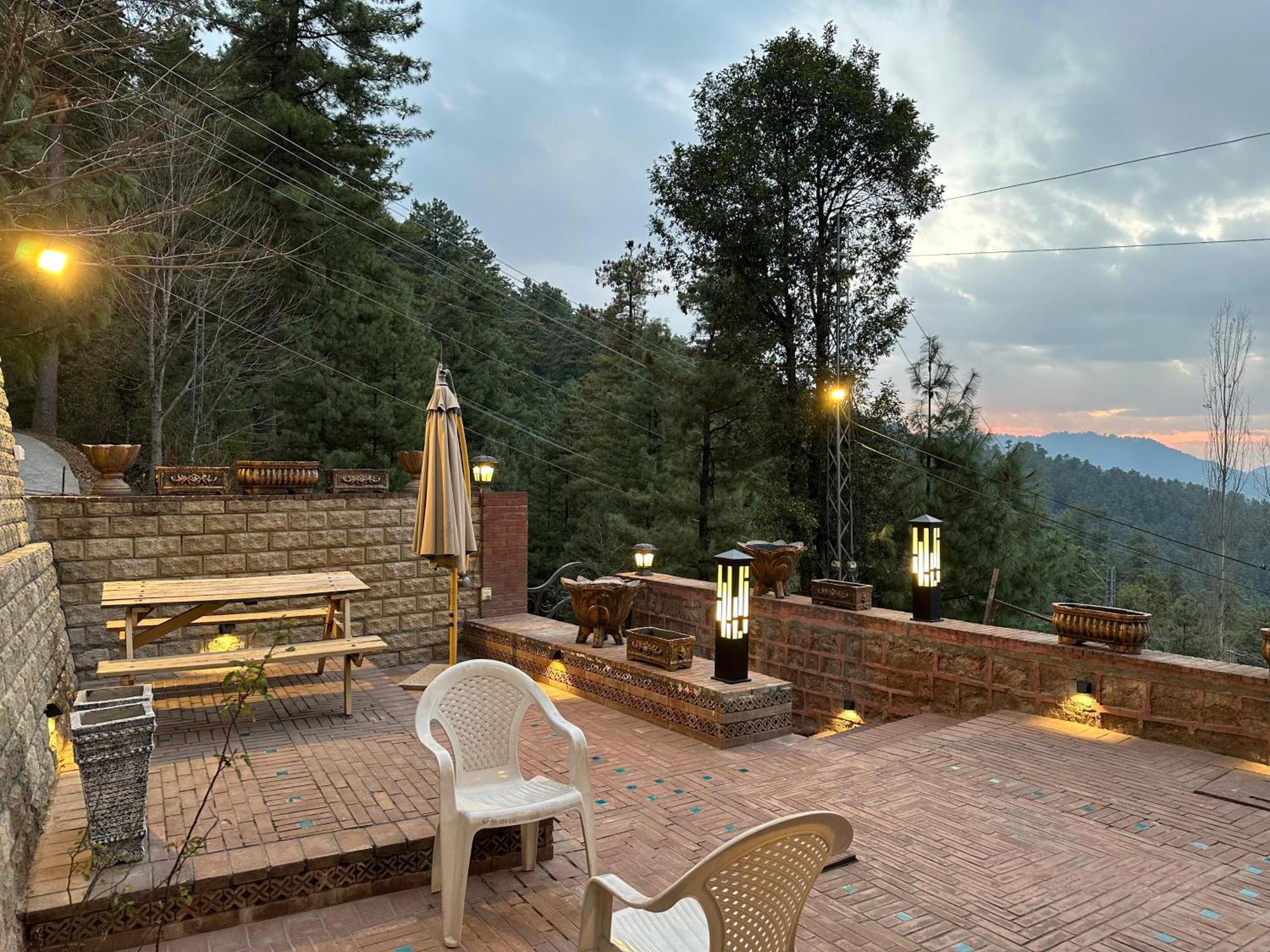 Sarah'S Lodge Murree Exterior foto