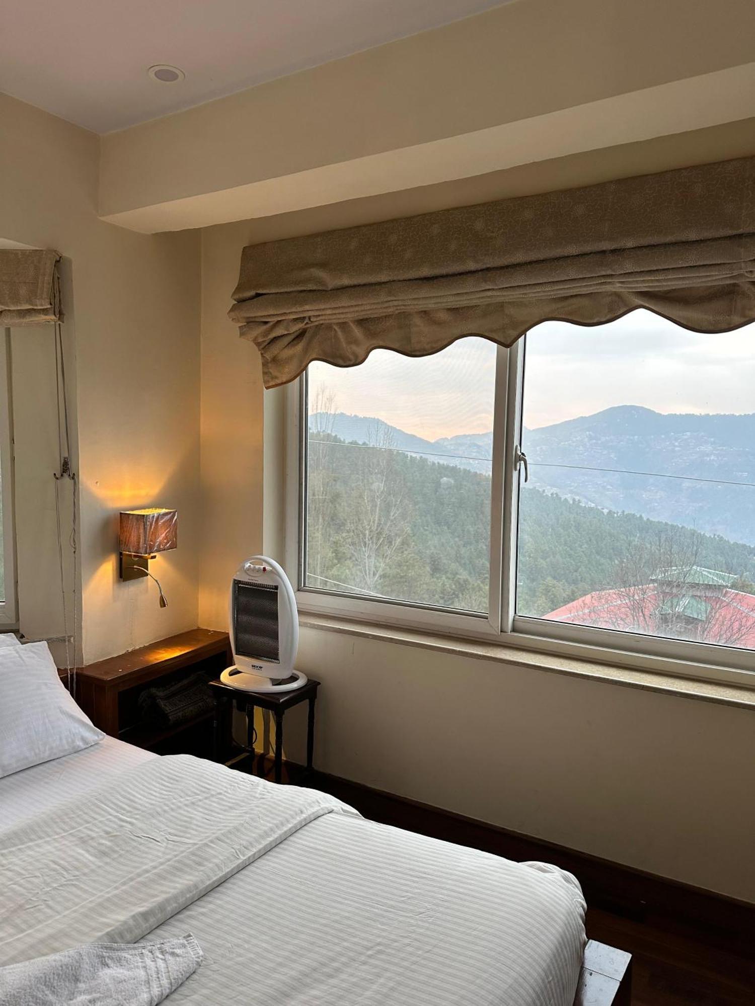 Sarah'S Lodge Murree Exterior foto