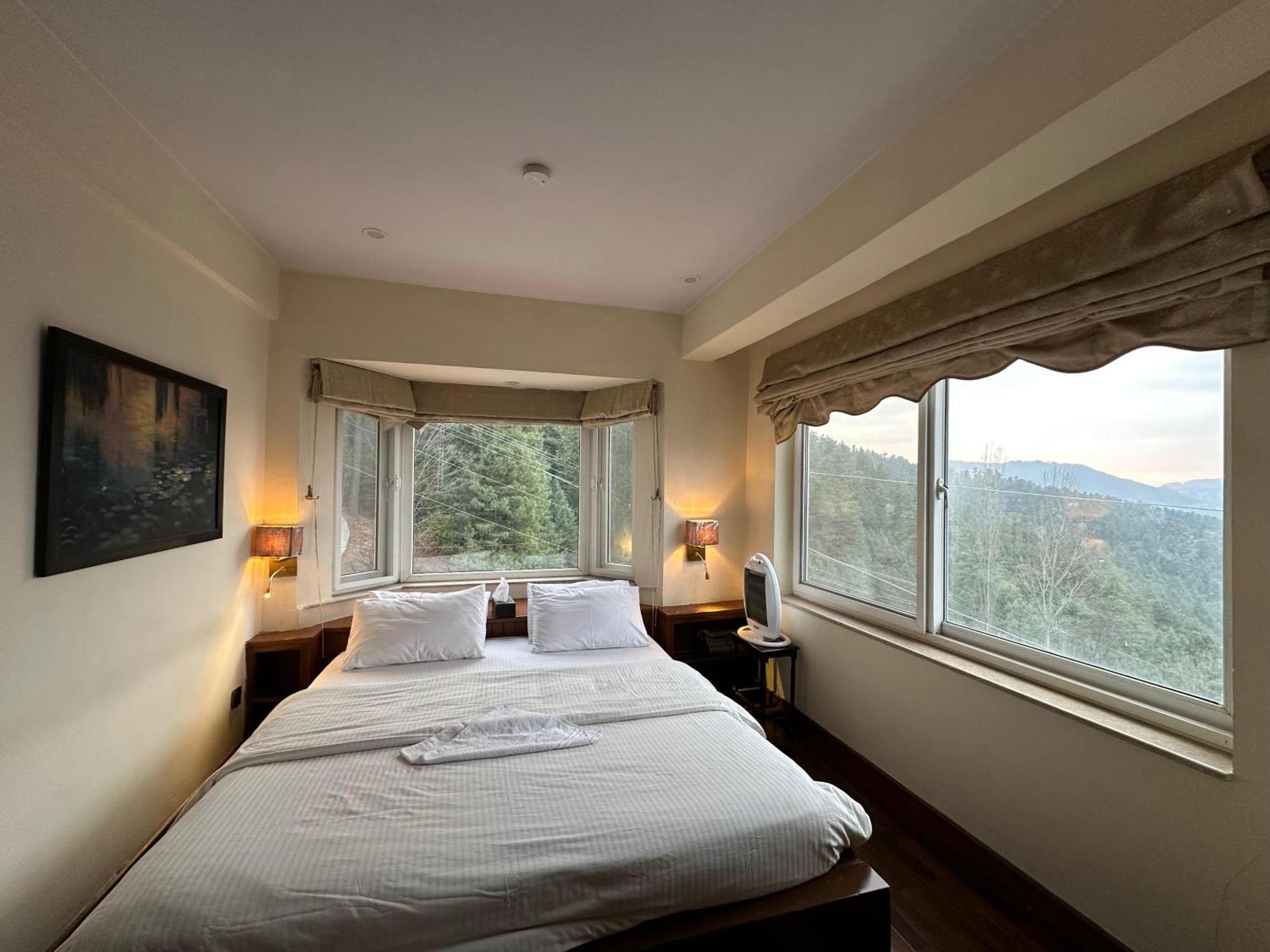 Sarah'S Lodge Murree Exterior foto