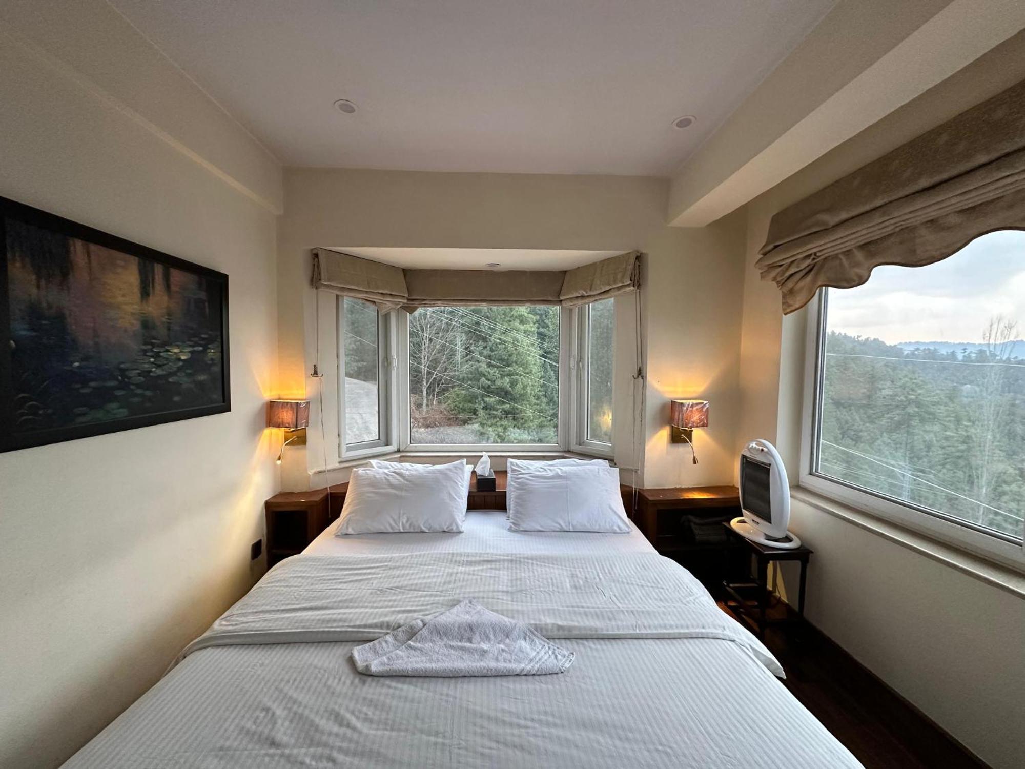 Sarah'S Lodge Murree Exterior foto